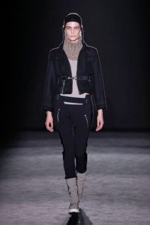 02 Txell Miras FW2021 Post Robot MARINA PÉREZ