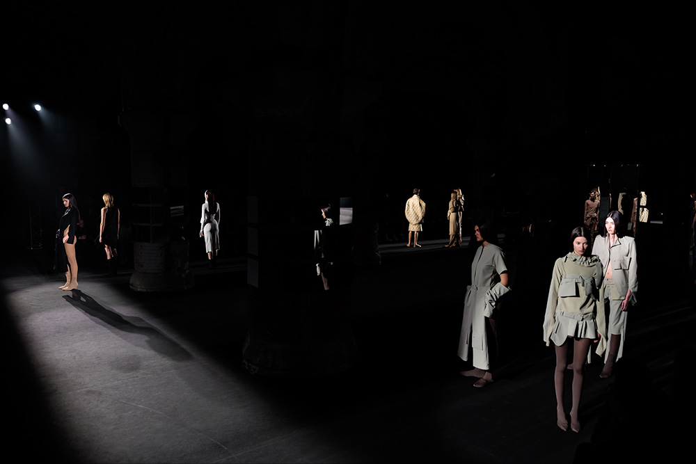 Col·leccions - Desgavallar-se en l'ombra FW24-25 - Txell Miras - Dissenyadora Moda