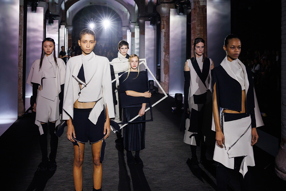 Col·leccions - Destensant Bastidors FW25-26 - Txell Miras - Dissenyadora Moda